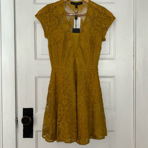 FOR LOVE & LEMONS SIENNA MINI DRESS GOLDENROD - Picture 3 of 16